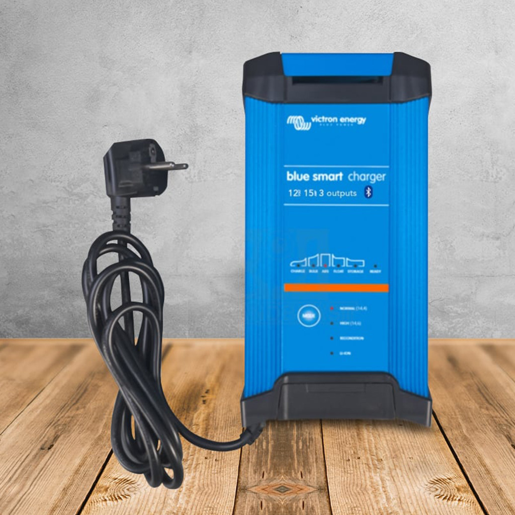 Blue Smart IP22 Charger 12/15(3) 230V CEE 7/7 - VICTRON ENERGY (Como nuevo)